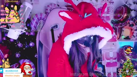 Snapshot of asuka_langleysoryu chatting on 12/25/24, 02:03 Bonnie online show from 12/25/24, 02:03