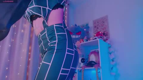 Snapshot of asuka_langleysoryu chatting on 03/04/25, 08:05 Bonnie online show from 03/04/25, 08:05