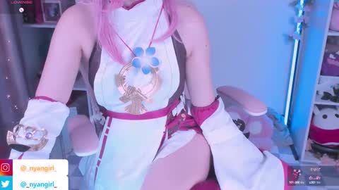 Snapshot of asuka_langleysoryu chatting on 09/17/25, 07:26 Bonnie online show from 09/17/25, 07:26