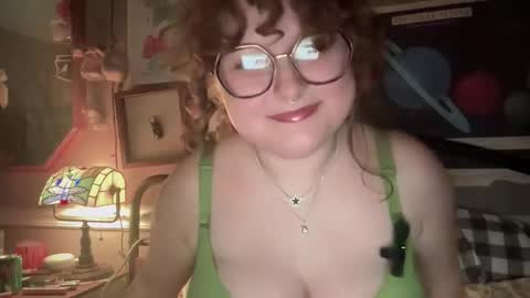 Snapshot of asurdaisy chatting on 12/15/25, 04:06 asurdaisy online show from 12/15/25, 04:06