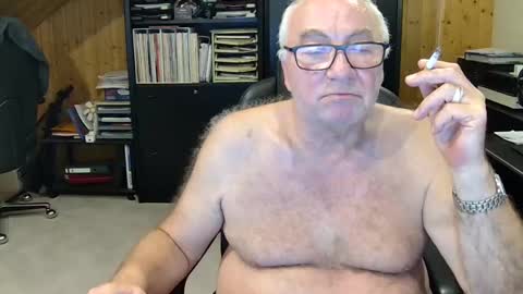 Snapshot of asusandy chatting on 01/14/25, 12:11 asusandy online show from 01/14/25, 12:11
