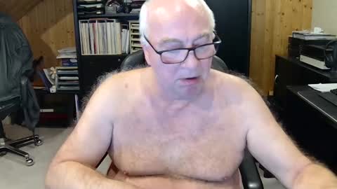 Snapshot of asusandy chatting on 01/14/25, 10:44 asusandy online show from 01/14/25, 10:44