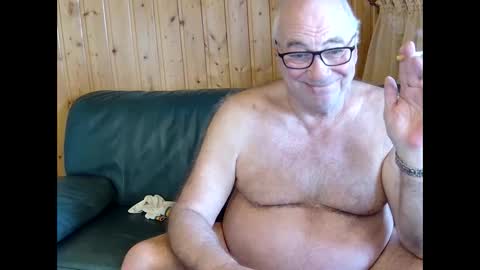 Snapshot of asusandy chatting on 02/13/25, 11:28 asusandy online show from 02/13/25, 11:28