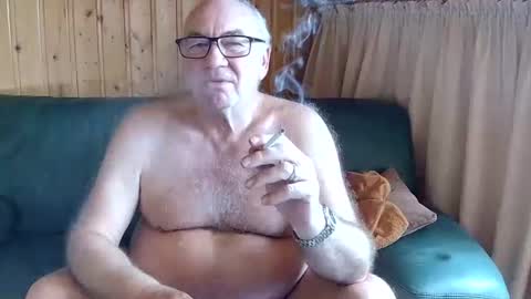 Snapshot of asusandy chatting on 02/18/25, 11:00 asusandy online show from 02/18/25, 11:00