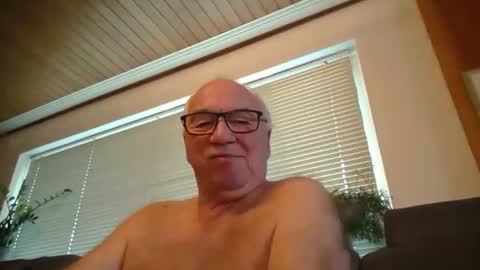 Snapshot of asusandy chatting on 02/28/25, 01:14 asusandy online show from 02/28/25, 01:14
