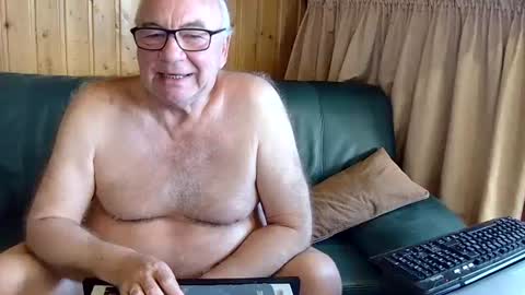 Snapshot of asusandy chatting on 03/08/25, 08:11 asusandy online show from 03/08/25, 08:11