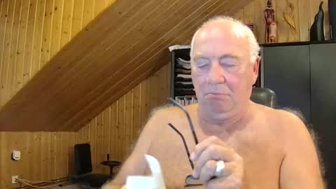 Snapshot of asusandy chatting on 09/11/25, 09:15 asusandy online show from 09/11/25, 09:15