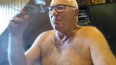 Snapshot of asusandy chatting on 09/18/25, 12:07 asusandy online show from 09/18/25, 12:07