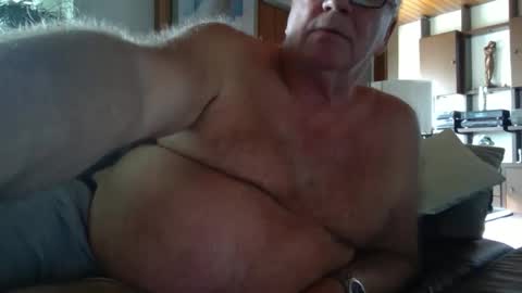 Snapshot of asusandy chatting on 09/19/25, 10:38 asusandy online show from 09/19/25, 10:38