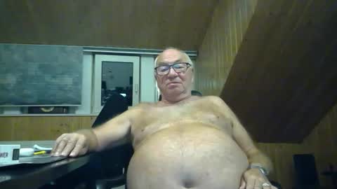 Snapshot of asusandy chatting on 09/20/25, 12:33 asusandy online show from 09/20/25, 12:33