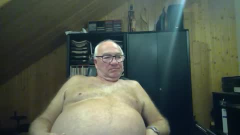 Snapshot of asusandy chatting on 09/21/25, 11:17 asusandy online show from 09/21/25, 11:17