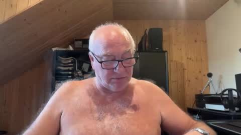 Snapshot of asusandy chatting on 09/25/25, 02:21 asusandy online show from 09/25/25, 02:21