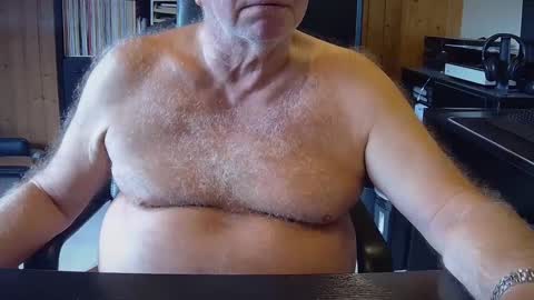 Snapshot of asusandy chatting on 09/26/25, 12:42 asusandy online show from 09/26/25, 12:42