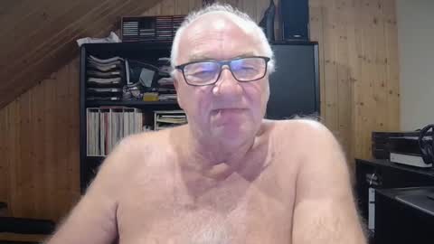 Snapshot of asusandy chatting on 09/28/25, 02:28 asusandy online show from 09/28/25, 02:28