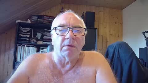 Snapshot of asusandy chatting on 09/29/25, 06:18 asusandy online show from 09/29/25, 06:18