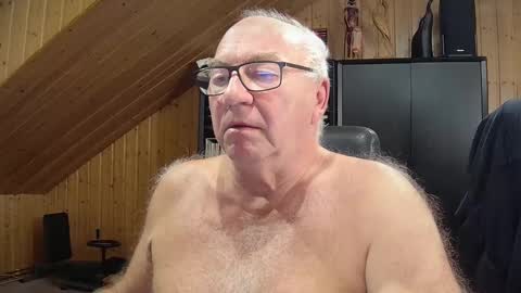 Snapshot of asusandy chatting on 09/29/25, 10:14 asusandy online show from 09/29/25, 10:14