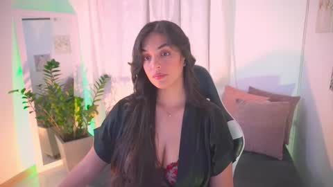 Snapshot of atena676 chatting on 11/12/25, 01:39 atena676 online show from 11/12/25, 01:39