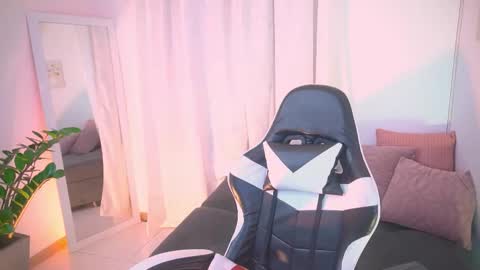 Snapshot of atena676 chatting on 11/30/25, 03:32 atena676 online show from 11/30/25, 03:32