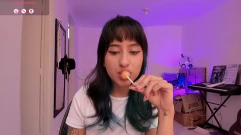 Snapshot of atenea_dragon__ chatting on 06/20/26, 08:44 Atenea online show from 06/20/26, 08:44