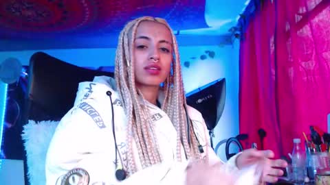 Atenea online show from 09/30/25, 12:54