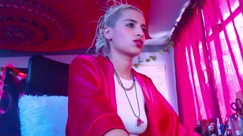 Atenea online show from 11/17/25, 01:28