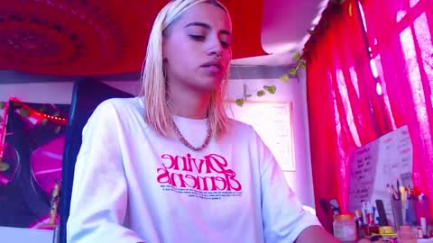 Atenea online show from 11/28/25, 03:04