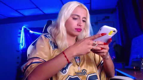 Atenea online show from 12/18/25, 12:27