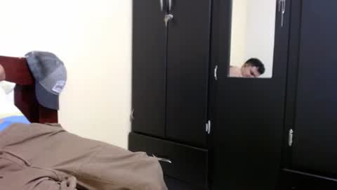 Robin online show from 12/19/25, 03:02