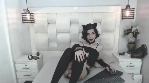 Snapshot of atley_dolly_ chatting on 09/22/25, 10:45 ATLEY online show from 09/22/25, 10:45