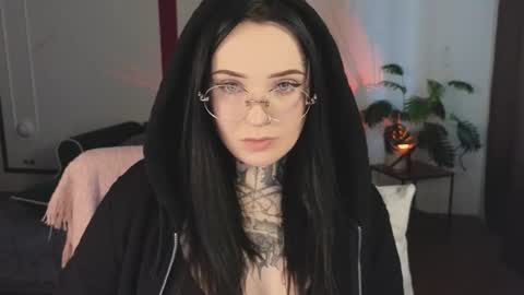 Snapshot of atomic_ketchup chatting on 11/28/25, 05:10 online every day between 10am-23pm online show from 11/28/25, 05:10