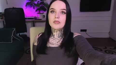 online every day between 10am-23pm online show from 04/10/26, 07:57