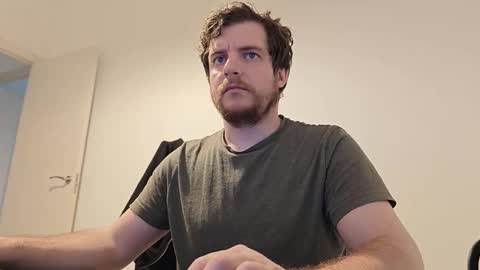 Snapshot of atomicoliver chatting on 09/26/25, 10:52 atomicoliver online show from 09/26/25, 10:52