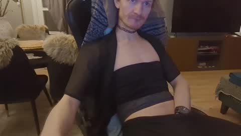 Snapshot of atvulpes chatting on 01/19/25, 10:49 Max Powers online show from 01/19/25, 10:49