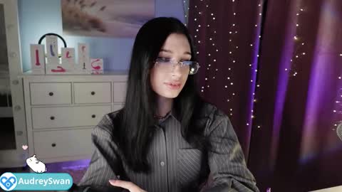 Mary online show from 12/20/25, 12:23