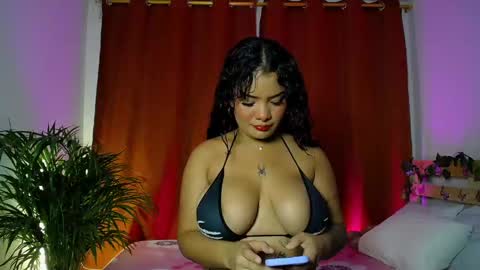 Snapshot of audry_yoursweetie chatting on 12/29/24, 01:02 Camila online show from 12/29/24, 01:02