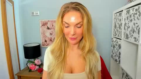 Snapshot of aullorasensual chatting on 12/02/24, 10:18 AulloraSensual online show from 12/02/24, 10:18