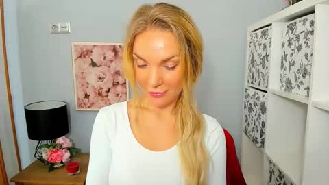 Snapshot of aullorasensual chatting on 12/03/24, 09:11 AulloraSensual online show from 12/03/24, 09:11