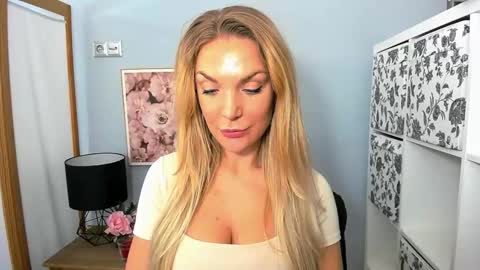 Snapshot of aullorasensual chatting on 12/07/24, 09:17 AulloraSensual online show from 12/07/24, 09:17