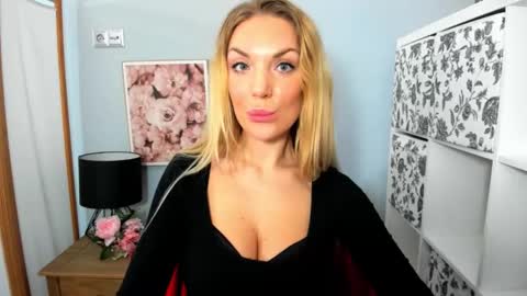 Snapshot of aullorasensual chatting on 12/11/24, 10:06 AulloraSensual online show from 12/11/24, 10:06