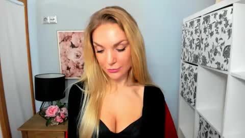 Snapshot of aullorasensual chatting on 12/13/24, 09:57 AulloraSensual online show from 12/13/24, 09:57