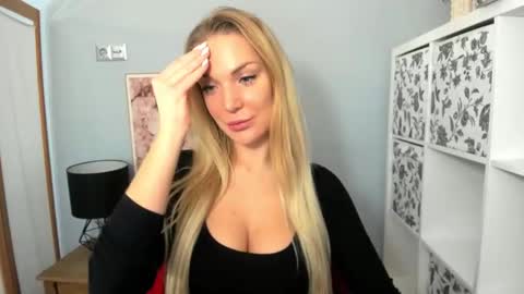 Snapshot of aullorasensual chatting on 01/04/25, 06:30 AulloraSensual online show from 01/04/25, 06:30