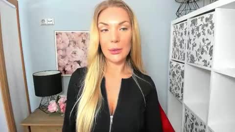 Snapshot of aullorasensual chatting on 01/22/25, 06:20 AulloraSensual online show from 01/22/25, 06:20