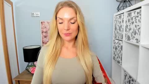 Snapshot of aullorasensual chatting on 01/27/25, 10:06 AulloraSensual online show from 01/27/25, 10:06