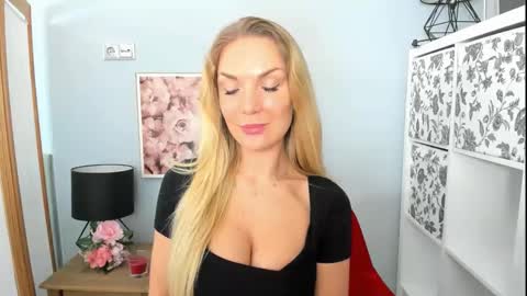 Snapshot of aullorasensual chatting on 03/03/25, 12:05 AulloraSensual online show from 03/03/25, 12:05