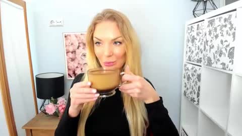 Snapshot of aullorasensual chatting on 03/10/25, 06:16 AulloraSensual online show from 03/10/25, 06:16