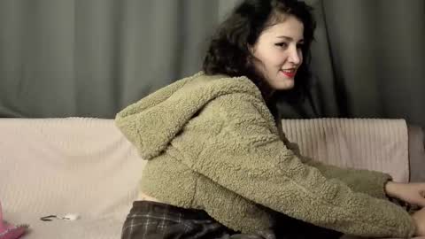 Snapshot of aundreareddin chatting on 12/16/25, 07:52 sabina online show from 12/16/25, 07:52