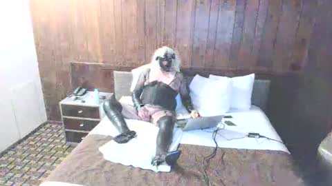 Dodge001 online show from 12/31/24, 04:04