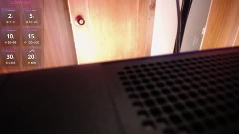 Snapshot of aura_cute_ chatting on 04/08/26, 03:28 aura_cute_ online show from 04/08/26, 03:28