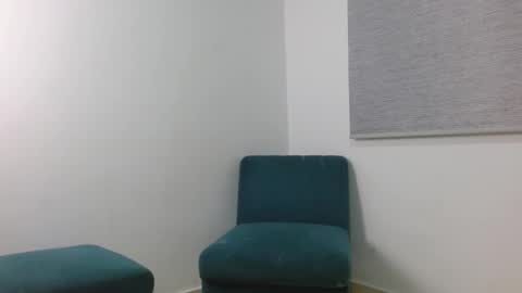 Snapshot of aura_deep_hot chatting on 09/21/25, 09:27 Aura online show from 09/21/25, 09:27