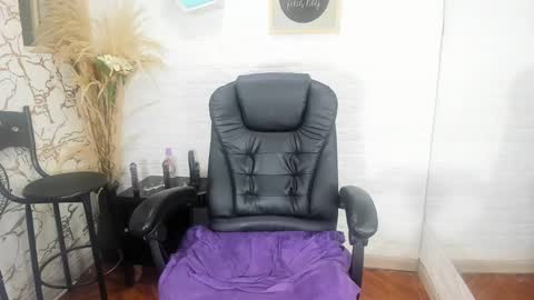 Monii Yi online show from 02/24/25, 10:37